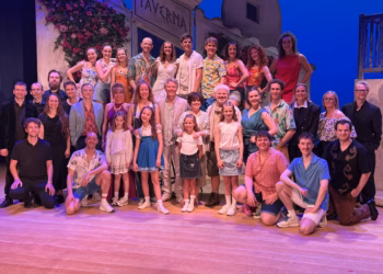 Stralende première voor MAMMA MIA! vol energie en emotie