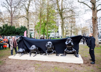 Neushoornkevers van Oliver Laric sieren Harmoniepark