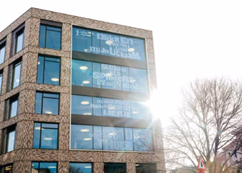 Nieuw stadsgedicht siert onderwijsgebouwen
