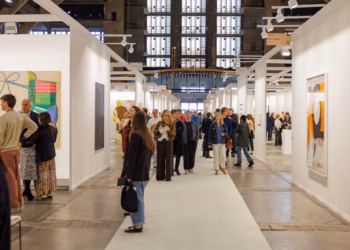 Art Brussels 2026 is open en de winnaars van de verschillende prijzen zijn gekend