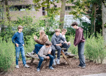 Atheneum Brasschaat opent groene speelplaats na totaalmetamorfose