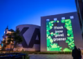 District Antwerpen zet M HKA in bloei met spectaculaire gevelprojectie