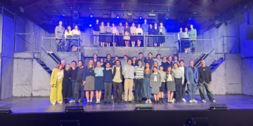 “November ’89 herleeft: beklijvende première vol emotie en nieuw talent in het Zuiderpershuis”