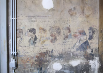 Muurschilderingen verheffen toiletgraffiti tot kunst met hoek af