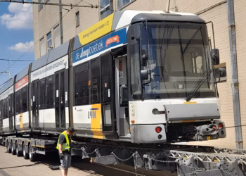 Eerste gereviseerde Hermelijntram opnieuw in dienst in Antwerpen