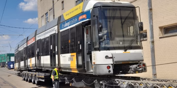 Eerste gereviseerde Hermelijntram opnieuw in dienst in Antwerpen