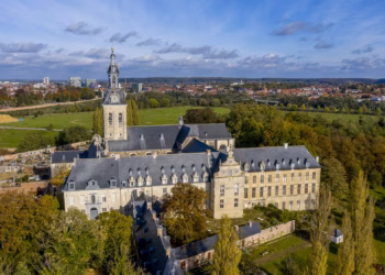 Grote internationale tentoonstelling in Abdij van Park in Leuven verkent het landschap als de verbinding tussen plaats, introspectie en handelen