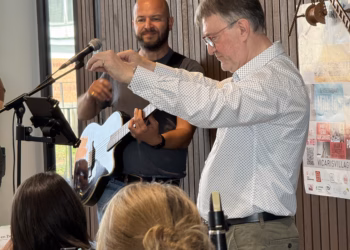 Stan Van Samang en Koninklijke Muziekkapel Brandweer Dendermonde zorgen voor unieke festivalsymfonie op Vicaris Village