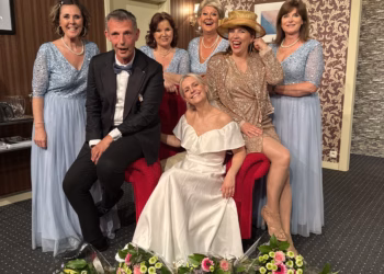 Bruidsmeisjes een avond vol humor met in het EWT Theater