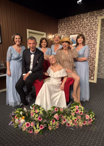 Bruidsmeisjes een avond vol humor met in het EWT Theater