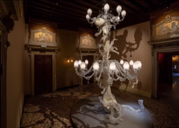 Koen Vanmechelen opent sculpturale solotentoonstelling in Venetiaans Palazzo