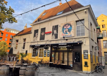 Monumentenwacht en Brouwerij Haacht bundelen krachten voor duurzaam onderhoud van erfgoedcafés