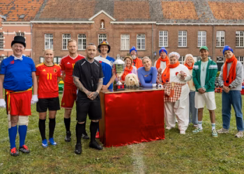 Samson & Marie supporteren mee voor de Rode Duivels tijdens het WK