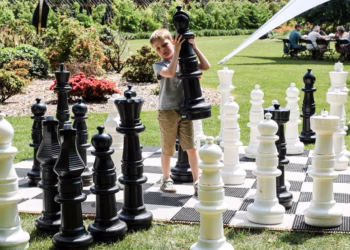 Sim Maerevoet en Arben Dardha spelen in Schaakhoek Rivierenhof