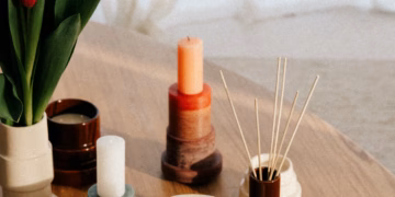 Stan Editions lanceert een speelse zomercollectie met stapelbare kaarsen, vazen en diffusers