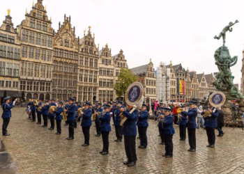 Burgemeester huldigt 125-jarige muziekkapel