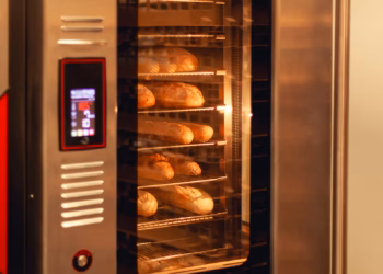 Delhaize deelt 1 miljoen gratis broden uit om vernieuwde bakkerijstrategie kracht bij te zetten