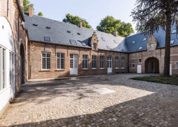 Gerestaureerde Neerhoeve op Schoonselhof krijgt nieuwe invulling