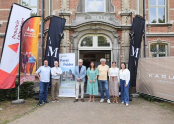 Stichting Kempens Landschap en gemeente Stabroek geven startschot dakrestauratie Ravenhof
