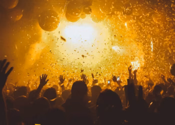 Vlot naar Tomorrowland 2026: pendelbussen naar festival en camping DreamVille