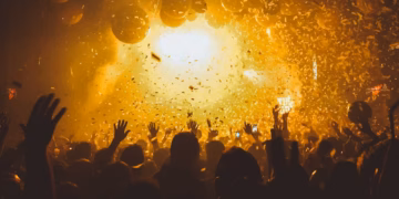 Vlot naar Tomorrowland 2026: pendelbussen naar festival en camping DreamVille