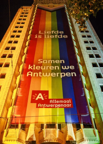 Antwerpen opnieuw in regenboogkleuren voor Antwerp Pride