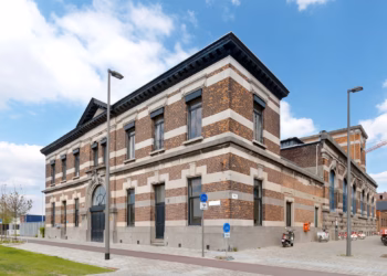 Start restauratie historische daken Noorderpershuis