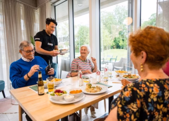 Nieuwe buurtbistro Kombine Tuinwijk feestelijk geopend in Merksem