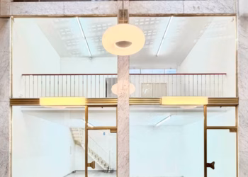 Spaanse kunstgalerie Chiquita Room komt naar Brussel en opent een ruimte in de historische Galeries Bailli Louise in Brussel De nieuwe Brusselse galerie opent op 10 september met een duotentoonstelling met Laía Argüelles Folch en Pieter Laurens Mol