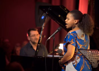 Tutu Puoane en Ewout Pierreux brengen The Great American Songbook tot leven in het Fakkeltheater.