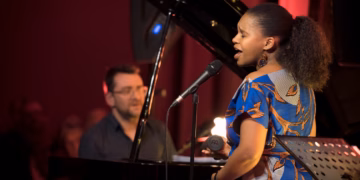 Tutu Puoane en Ewout Pierreux brengen The Great American Songbook tot leven in het Fakkeltheater.