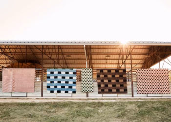 Designer Sara Story lanceert nieuwe tapijtcollectie met Christopher Farr, gebaseerd op Louise Bourgeois en de landschappen van Texas