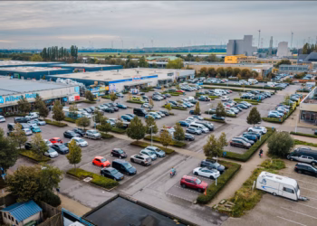 Provincie Antwerpen onderzoekt mogelijkheden voor groene zonneparkings en laadpleinen